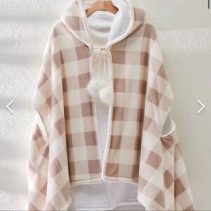 Soft Surroundings Plaid Hooded Sherpa Wearable Throw Fall Winter Poncho  OS